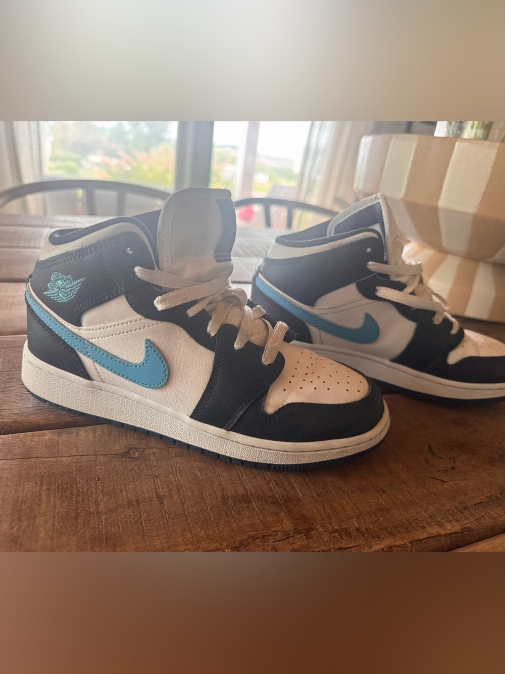 Nike Kids Mid-Top Sneakers in Navy, White & Light Blue youth 5